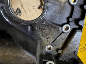 OBUDOWA OSŁONA WAŁU KORBOWEGO RENAULT DACIA NISSAN MERCEDES 1.5 BLUE DCI