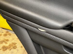 BOCZEK DRZWI LEWY TYŁ RANGE ROVER EVOQUE II L551