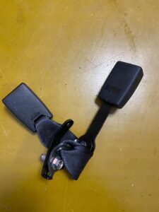 PODWÓJNA ZAPINKA PASA KANAPY TYŁ INFINITI Q70