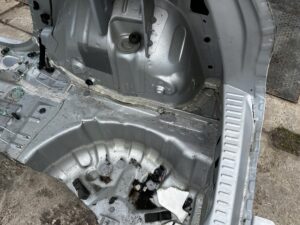 ĆWIARTKA BŁOTNIK PODŁUŻNICA PRÓG BOK PRAWY DACIA SANDERO III STEPWAY