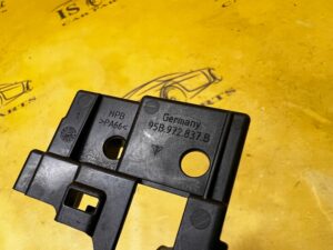 PŁYTA OSŁONA MOCOWANIE PRZEWODÓW PALIWA PORSCHE MACAN 95B