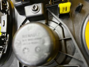 RAMKA OSŁONA DEKOR TUNELU ŚRODKOWEGO RENAULT KADJAR EU