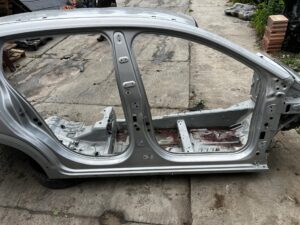 ĆWIARTKA BŁOTNIK PODŁUŻNICA PRÓG BOK PRAWY DACIA SANDERO III STEPWAY