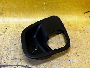 OSŁONA KLAMKI WEWNĘTRZNEJ PRAWEJ IVECO DAILY VI