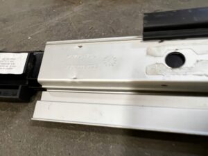 KOMPLET SZYNY PROWADNICE PODŁOGI BAGAŻNIKA PEUGEOT 508 I KOMBI SW