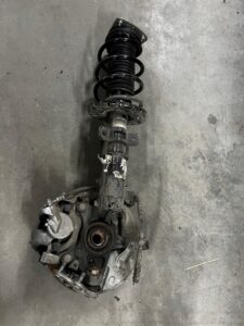 NOGA ZWROTNICA AMORTYZATOR PRZÓD PRAWY PEUGEOT 3008 II 5008 II 1.6 BLUE HDI