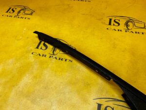 LISTWA SZYBY OSŁONA SŁUPKA A PRZÓD PRAWA PRAWY CHEVROLET CORVETTE C5 97-04