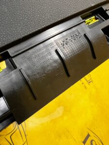 POSZYCIE OSŁONA SŁUPKA ŚRODKOWEGO B PRAWA PRAWY RENAULT ESPACE VI