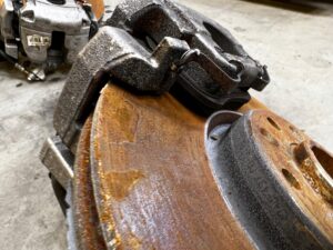 NOGA ZWROTNICA AMORTYZATOR PRZÓD PRAWY PEUGEOT 3008 II 5008 II 1.2 THP