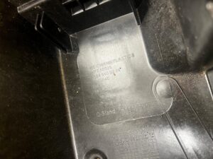 SKRZYNKA OBUDOWA BEZPIECZNIKÓW MERCEDES GL X166