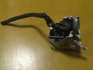 ŁAPA MOCOWANIE POMPA PALIWA PEUGEOT 1.5 BLUE HDI