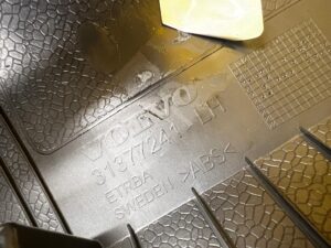 POSZYCIE OSŁONA OBUDOWA SŁUPKA TYŁ LEWY VOLVO XC90 II