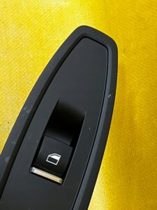 PRAWY PRZÓD PRZEŁĄCZNIK PANEL SZYB BMW F21 F22