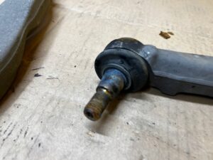 WAHACZ PRZÓD PRZEDNI LEWY MERCEDES CLS W218 4WD 4X4