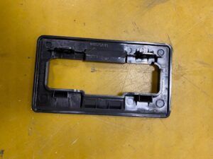 OSŁONA RYGLA ZAMKA KLAPY TYŁ PASA INFINITI Q50