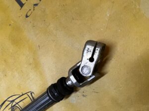 KRZYŻAK DRĄŻEK PRZEGUB ŁĄCZNIK KOLUMNY KIEROWNICZEJ FORD EXPLORER MK6