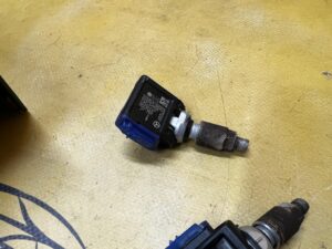 CZUJNIK TPMS CIŚNIENIA OPON MERCEDES C-KLASA W206