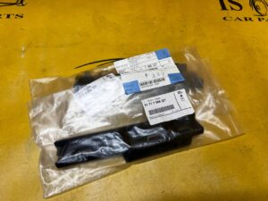 ŚLIZG MOCOWANIE NAKŁADKI PROGU LEWY BMW 5 E60 E61 NOWY OEM
