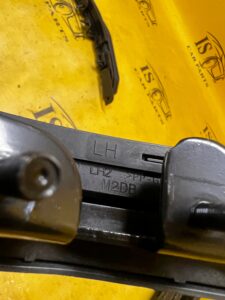 KOMPLET RĄCZKA UCHWYT MASKI POKRYWY SILNIKA PRAWY LEWY FORD BRONCO 21-