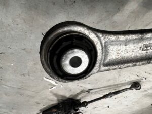 WAHACZ DOLNY DOŁ PRZÓD PRZEDNI PRAWY PORSCHE CAYENNE COUPE 9Y3 9Y0 HYBRID