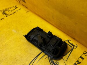 PRZEŁĄCZNIK SKŁADANIA OPARCIA KANAPY FOTELA TYŁ PRAWY MERCEDES C-KLASA W206