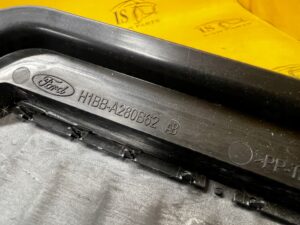 KRATKA WENTYLACYJNA DEKOMPRESYJNA TYŁ FORD FIESTA MK8