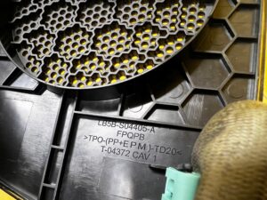 OSŁONA ZAŚLEPKA MASKOWNICA GŁOŚNIKA DESKI KONSOLI FORD EXPLORER VI MK6