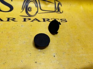 ZAŚLEPKA OSŁONA ŚRUB PODŁOKIETNIKA TUNELU PEUGEOT 3008 II