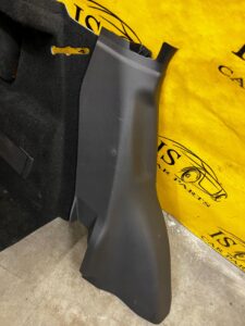 BOCZEK TAPICERKA BAGAŻNIKA LEWA LR RANGE ROVER EVOQUE II L551