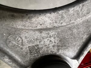 WAHACZ GÓRNY PRZÓD LEWY MERCEDES C-KLASA W206