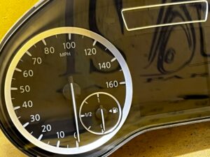 LICZNIK ZEGARY INFINITI Q30 BENZYNA ANGLIK