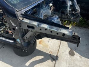 ĆWIARTKA PODŁUŻNICA FARTUCH KIELICH PRZÓD PRAWY MERCEDES GL X166 890