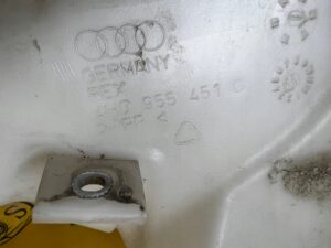 ZBIORNIK PŁYNU DO SPRYSKIWACZY AUDI A8 D4