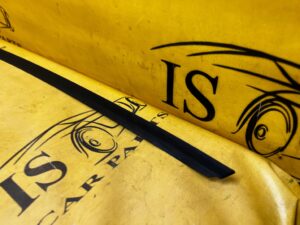 USZCZELKA LISTWA SZYBY CZOŁOWEJ PRZÓD LEWY FORD EXPLORER VI MK6