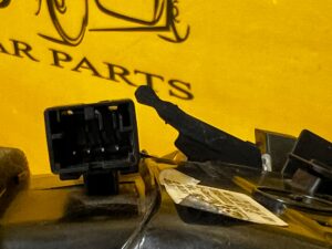 KRATKA NAWIEWU DESKI KONSOLI PRZÓD LEWY LEWA AUDI Q7 SQ7 4M0