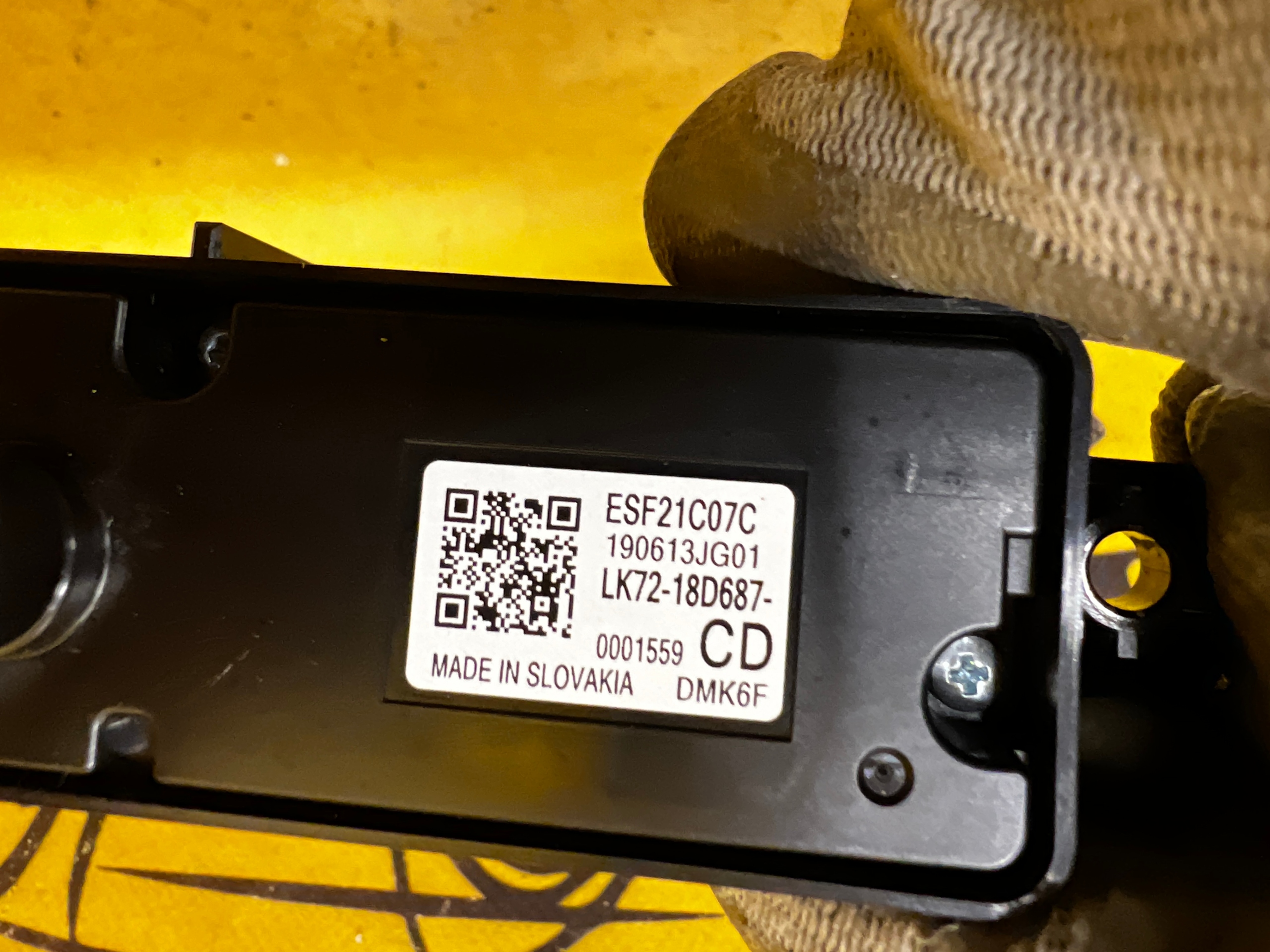 PANEL PRZEŁĄCZNIKI OGRZEWANIA KANAPY TYŁ LAND ROVER DISCOVERY SPORT L550