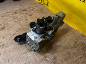 BLOK ZAWOROWY ZAWORÓW ZAWIESZENIA MERCEDES GL X166