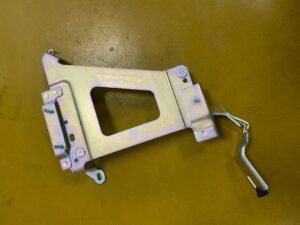 BLACHA WSPORNIK MOCOWANIE UCHWYT INFINITI Q50