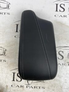 INFINITI Q30 PODŁOKIETNIK PRZEDNI SKÓRA CZARNY