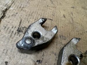 4 X ŁAPKA UCHWYT MOCOWANIE STOPKA WTRYSKIWACZA RENAULT DACIA 1.5 BLUE DCI