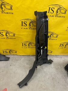 OSŁONA SŁUPKA B LEWA LAND ROVER L462 DISCOVERY 5