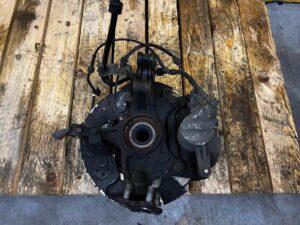 ZWROTNICA PIASTA TARCZA PRZÓD LEWY PEUGEOT 308 II T9 1.5 1.6 BLUE HDI