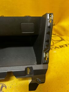 SCHOWEK PÓŁKA ZAPALNICZKA TUNELU DESKI DACIA SANDERO III 2023R