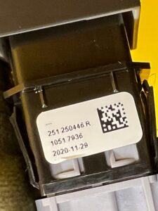 PRZYCISK PRZEŁĄCZNIK MARTWEGO POLA LUSTEREK BLIS DACIA DUSTER II 2