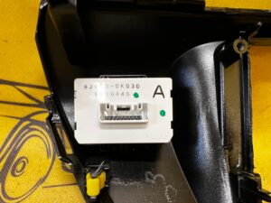 OBUDOWA PANEL RAMKA RADIA NAWIGACJI DESKI MASKOWNICA TOYOTA HILUX VIII 8