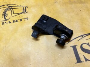 ODBÓJ MOCOWANIE REGULACJA MASKI PRAWY PRAWA CHEVROLET CORVETTE C5 97-04