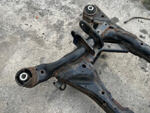 WÓZEK BELKA SANKI ZAWIESZENIE KOŁYSKA TYŁ RANGE ROVER VELAR L560 2.0D