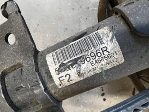 PRAWA ZWROTNICA MCPHERSON AMORTYZATOR NOGA RENAULT TALISMAN 1.5 DCI