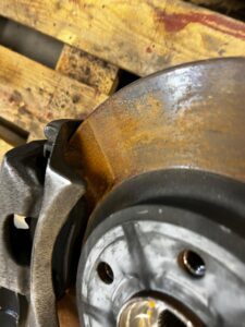 NOGA AMORTYZATOR ZWROTNICA ZAWIESZENIE PRZÓD LEWY INFINITI Q30