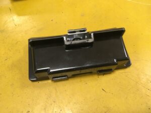 SCHOWEK PÓŁKA POPIELNICZKA WNĘKA INFINITI G37